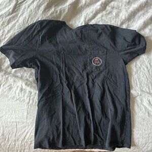 Men's Black vineyard vines/barstool tshirt